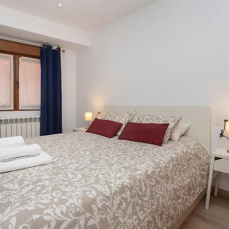 Apartment La Plaza De Cangas At