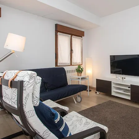 La Plaza De Cangas Turistico * Onís